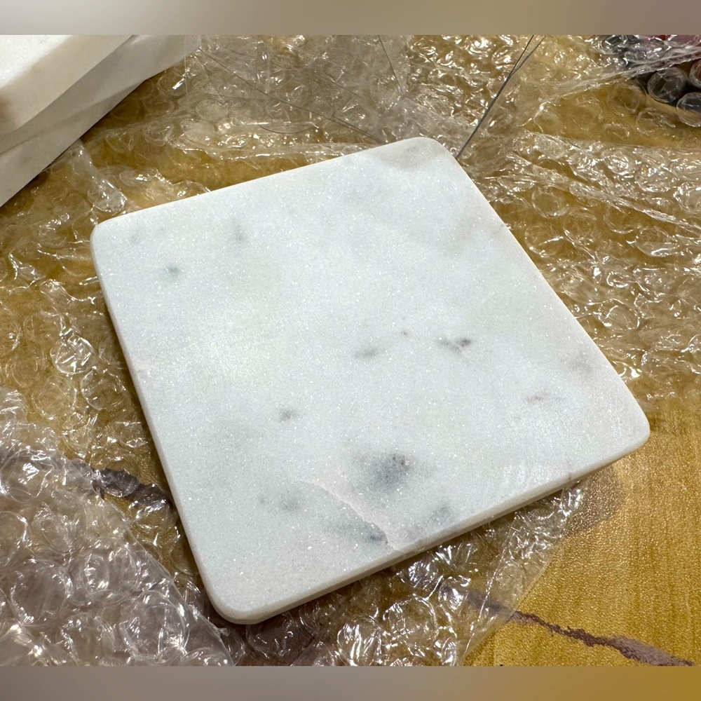 Set of 4 Elegant White and Grey Marble Coasters - Picture 4 of 6
